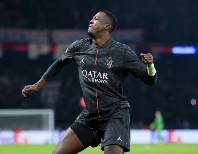 Willian Pacho lidera la remontada del PSG: victoria 3-2 ante el Mónaco en la ida de playoffs