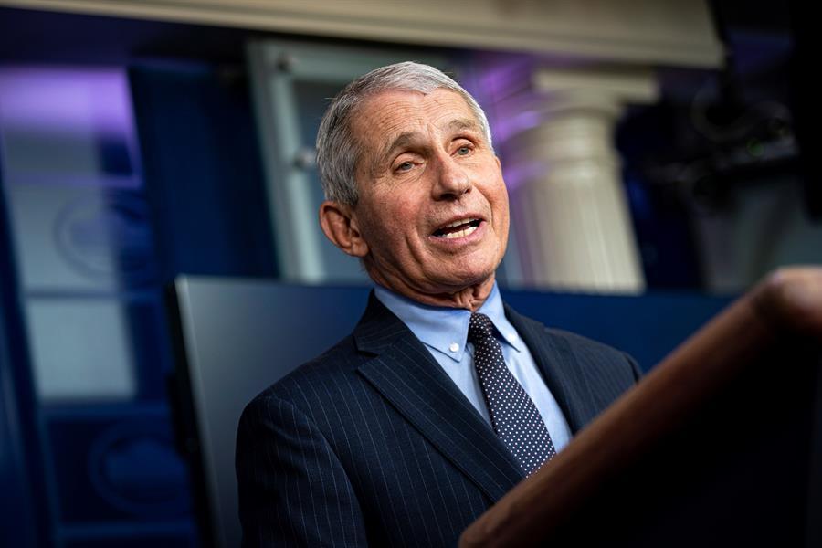 Florida cita a Fauci por 'lucrarse' durante la pandemia