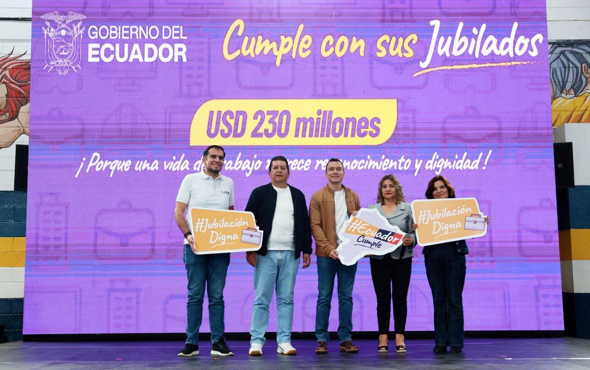 Noboa entrega $230 millones en compensaciones a jubilados del Estado