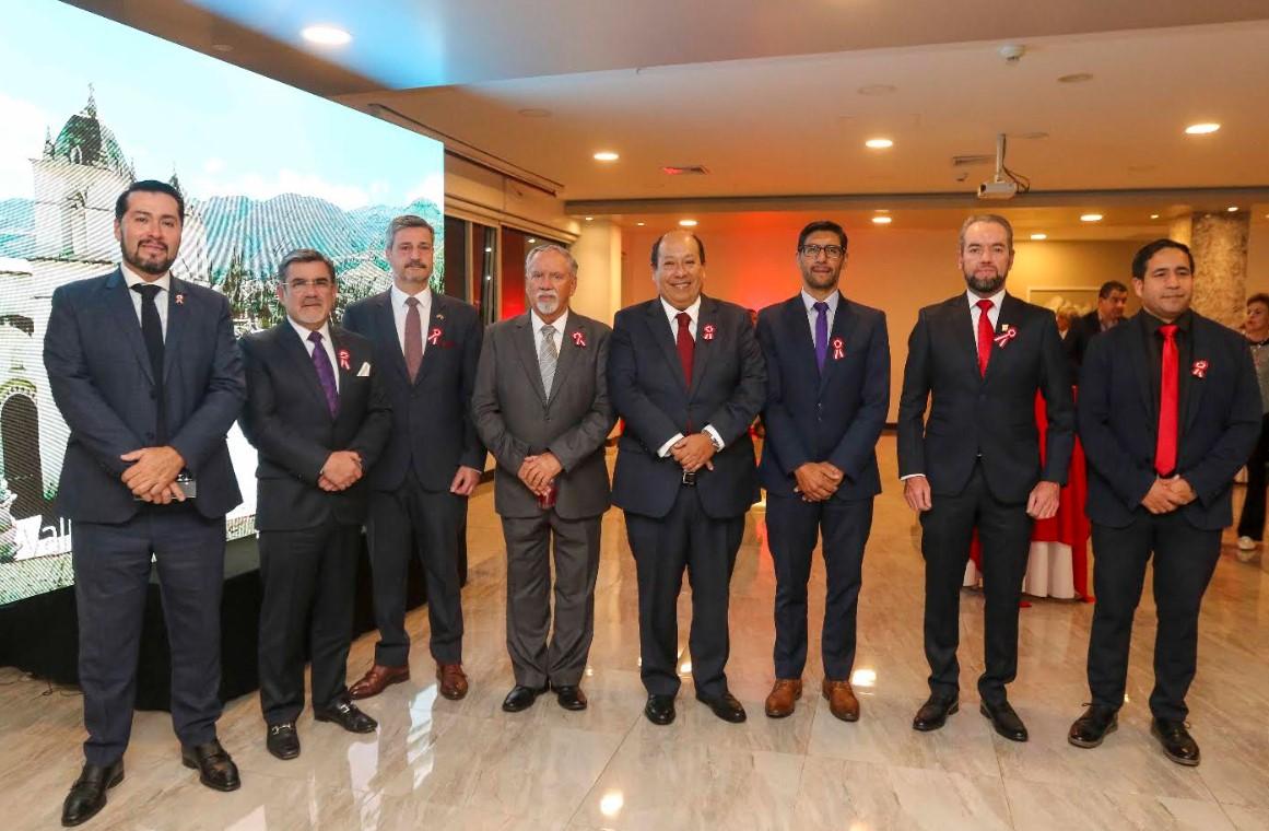 Discursos, banderas y tradición: Acto por el 205 aniversario de la independencia del Perú