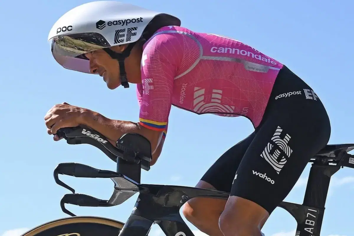 Carapaz mantiene 37 segundos con Pogačar en la Vuelta
