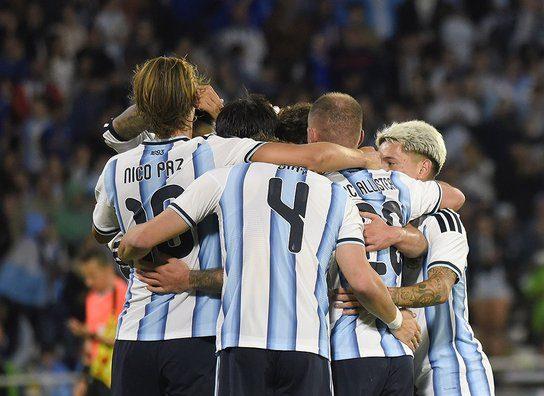 Argentina aplasta 4-0 a Bolivia en su primer amistoso