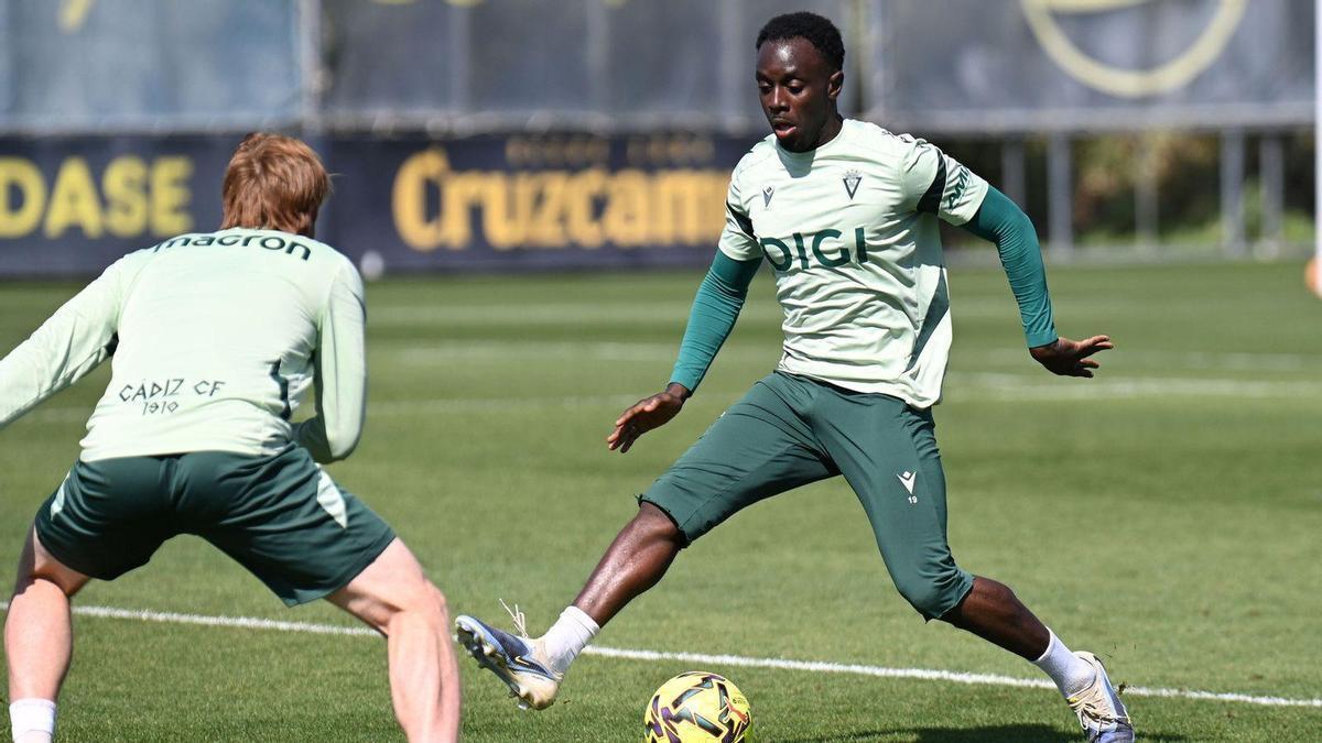 La paradoja de Diarra entre el Cádiz y el Córdoba