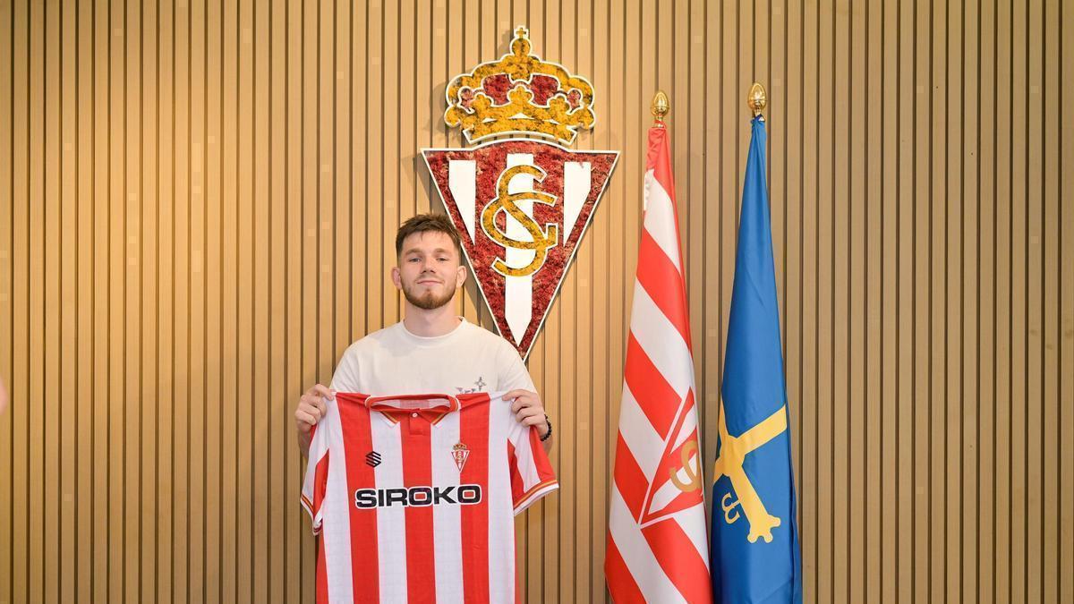 Nikita Iosifov ya es jugador del Sporting de Gijón