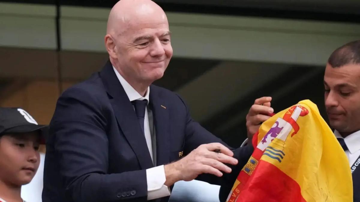 Infantino se burla al esquivar preguntas sobre su continuidad