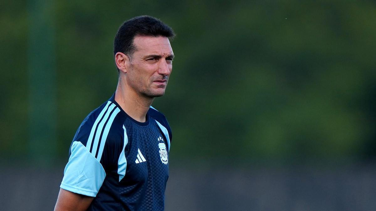 Lionel Scaloni se reencuentra con Djalminha en la previa del debut de Argentina en el Mundial