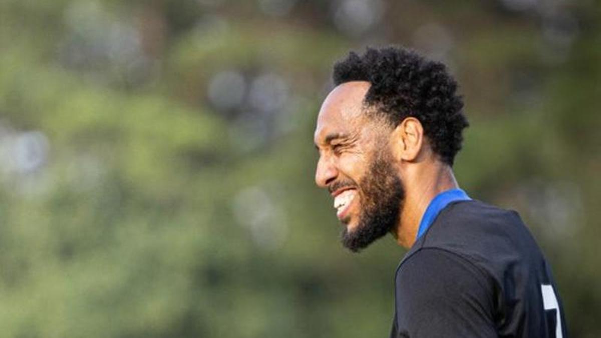 Aubameyang guía el aprendizaje de Bil Nsongo en el Deportivo