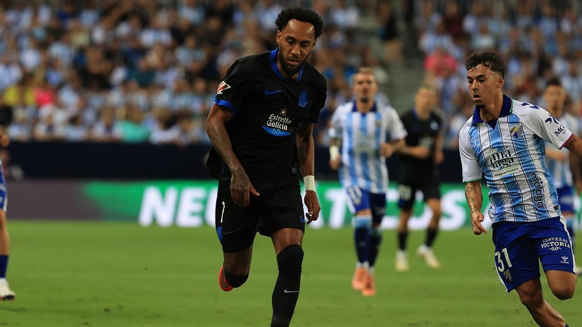 Aubameyang brilla en el Deportivo, que empata ante el Málaga