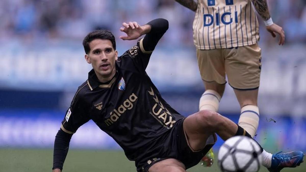 Baile de dorsales en el Málaga CF antes del choque con Atlético