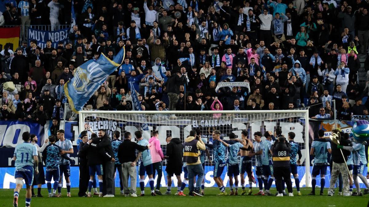 Lleno total en La Rosaleda para el Málaga CF - Racing de Santander