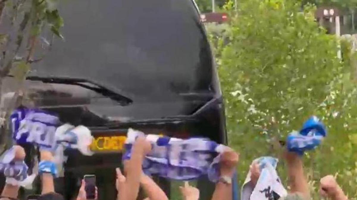 Llegada del Deportivo al José Zorrilla fue arropada por la afición