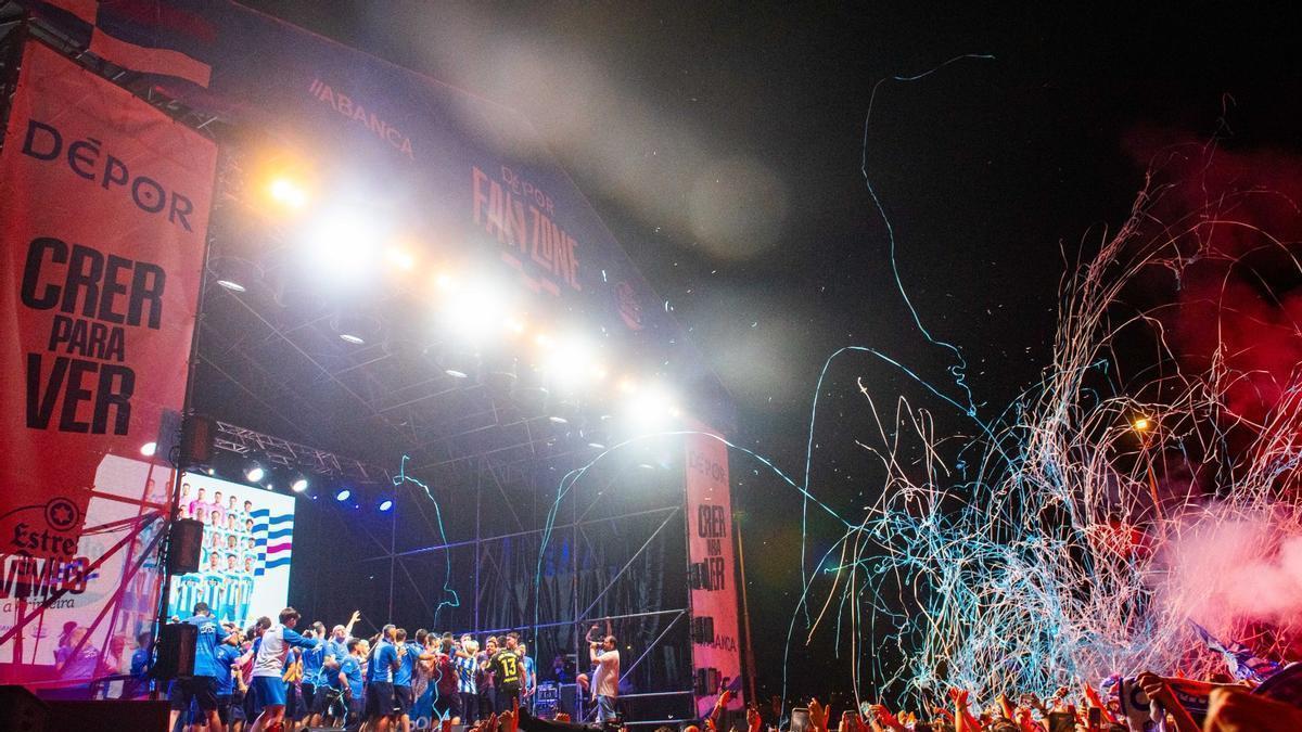 A Coruña no durmió: fiesta de ascenso del Deportivo
