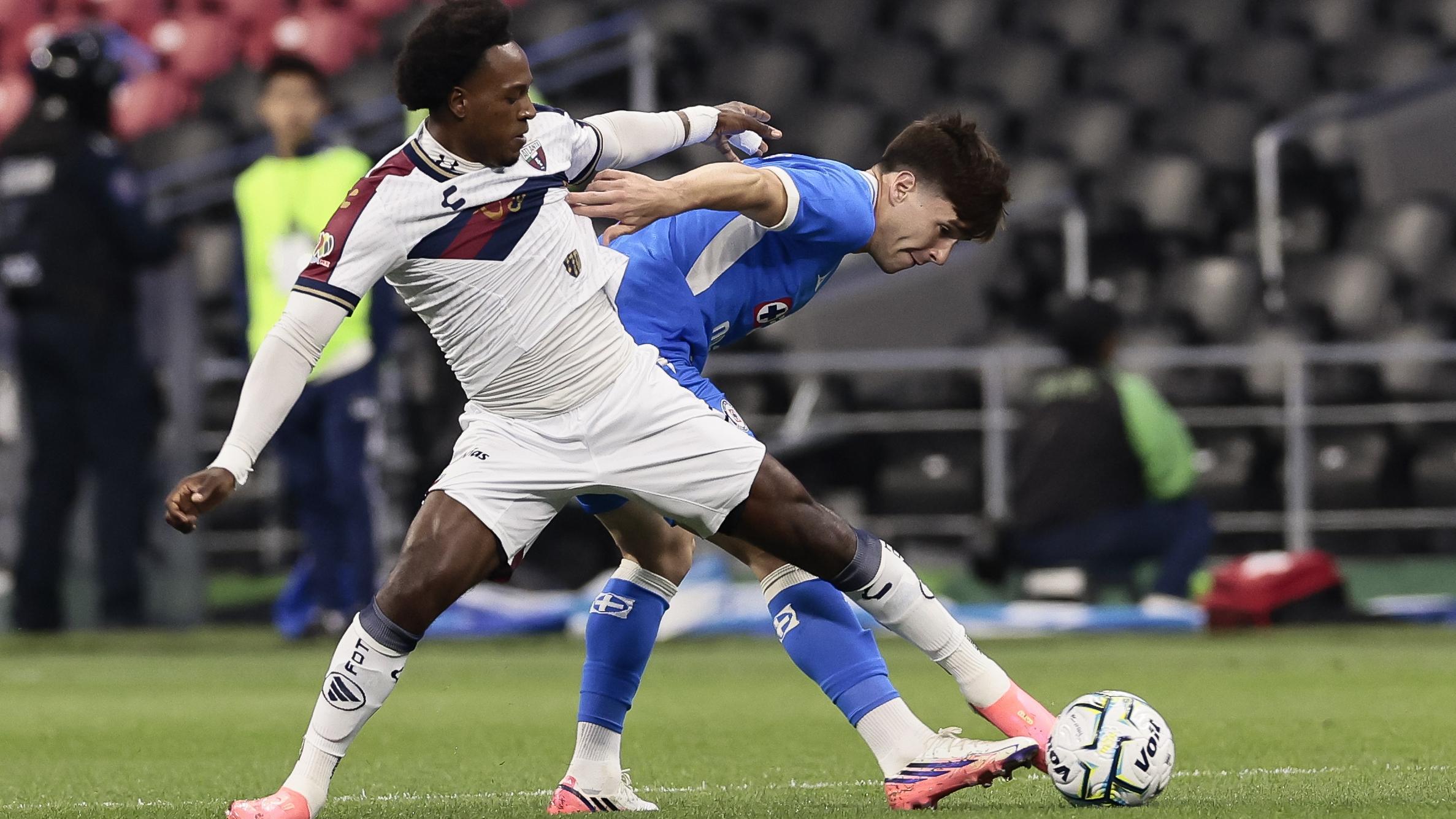 Jhojan Julio brilla en el Atlante al anotar ante Cruz Azul