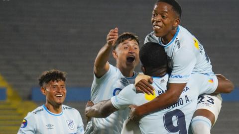 Universidad Católica golea a Cuenca Juniors y pone un pie en la final de la Copa Ecuador 2025