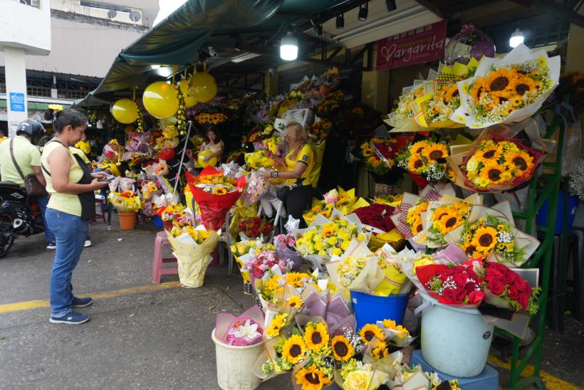 Flores amarillas destacan en Guayaquil este 21 de septiembre