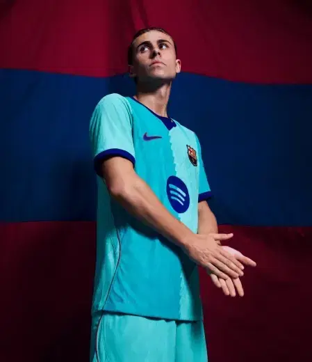 La nueva camiseta retro del Barça ya está a la venta