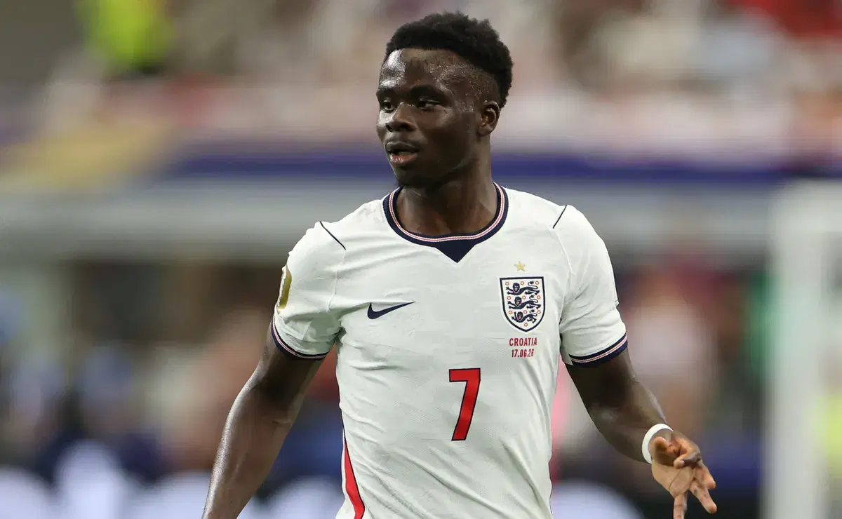 Bukayo Saka no es titular en Inglaterra vs Argentina