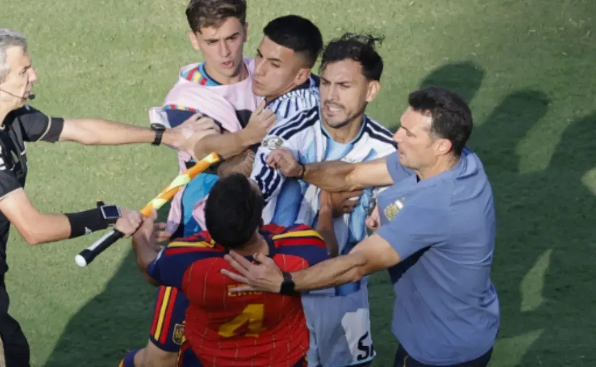 FIFA le quita sanción a Argentina: Paredes no fue expulsado