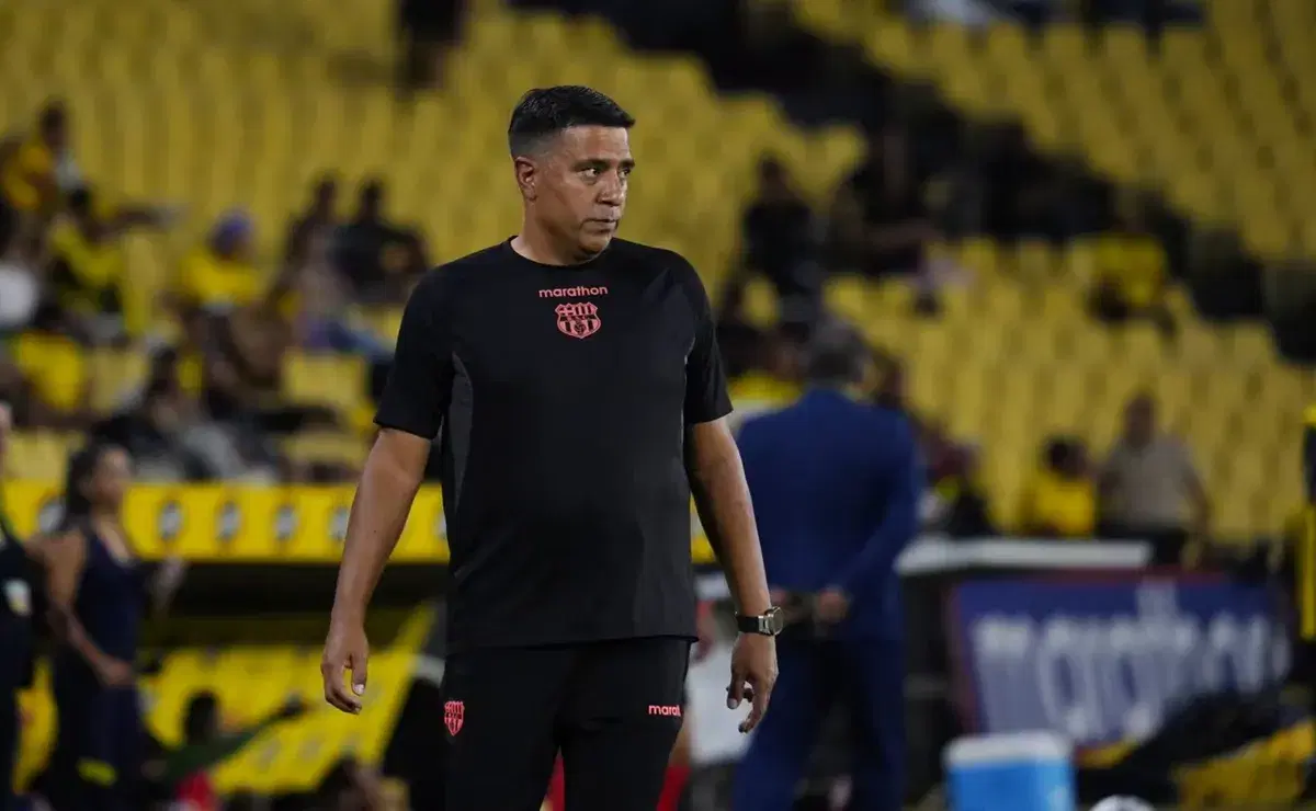 ¡BOMBAZO! El entrenador que recibió la oferta de Barcelona SC ¿reemplazo de César Farías?