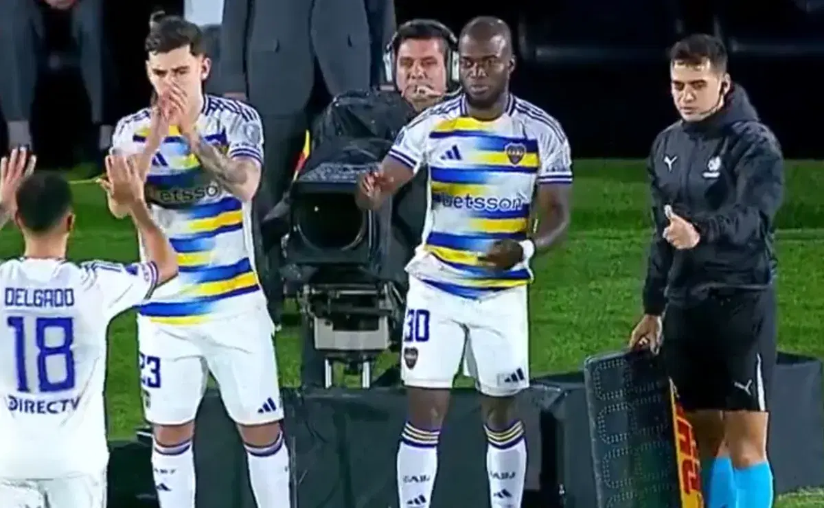 Enner Valencia debutó en Boca Juniors, pero los hinchas no aguantaron y le ponen un cruel apodo