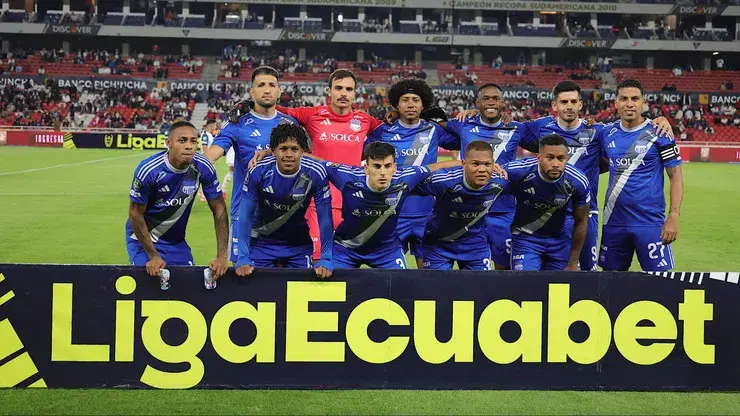 ¡HINCHAS NO AGUANTARON MÁS! Emelec sufrió la ira de sus seguidores en el avión de regreso a Guayaquil