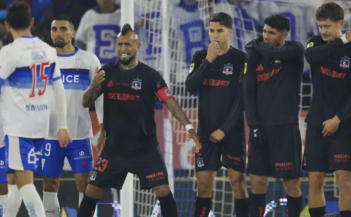 Pelea entre Colo Colo y la UC por Diego Valdés