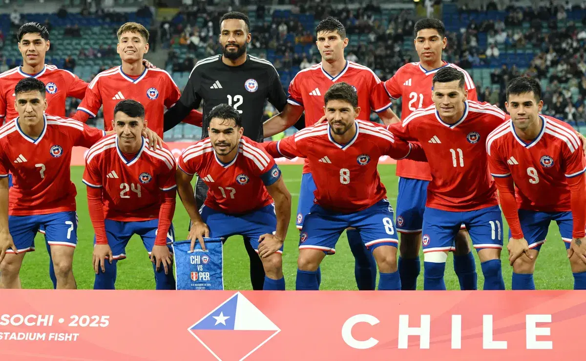 Con contrato hasta el Mundial 2030: Filtran cómo será la nueva camiseta de la selección chilena
