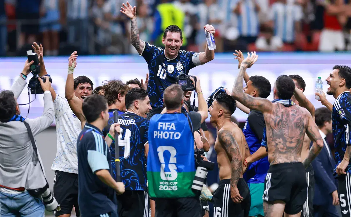El debate que sacude a Argentina en el Mundial: “Lionel Messi ya superó a Diego Maradona”