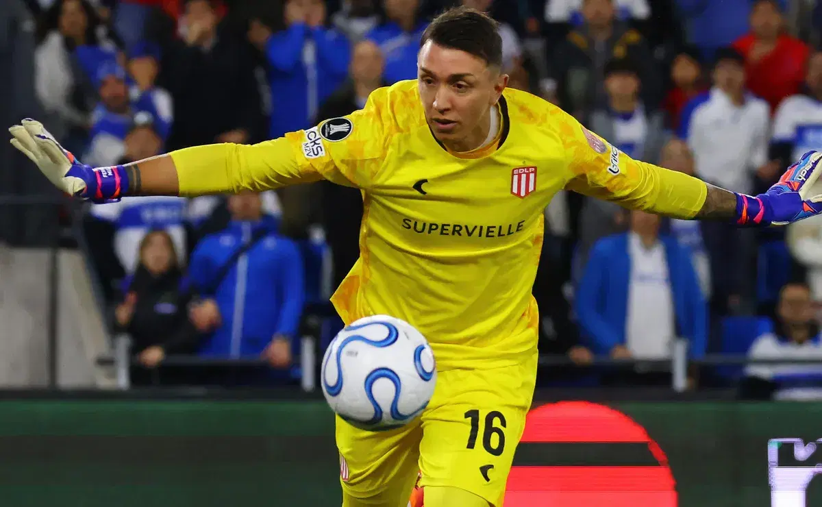 Muslera y el cruce con Roldán tras la eliminación de Católica