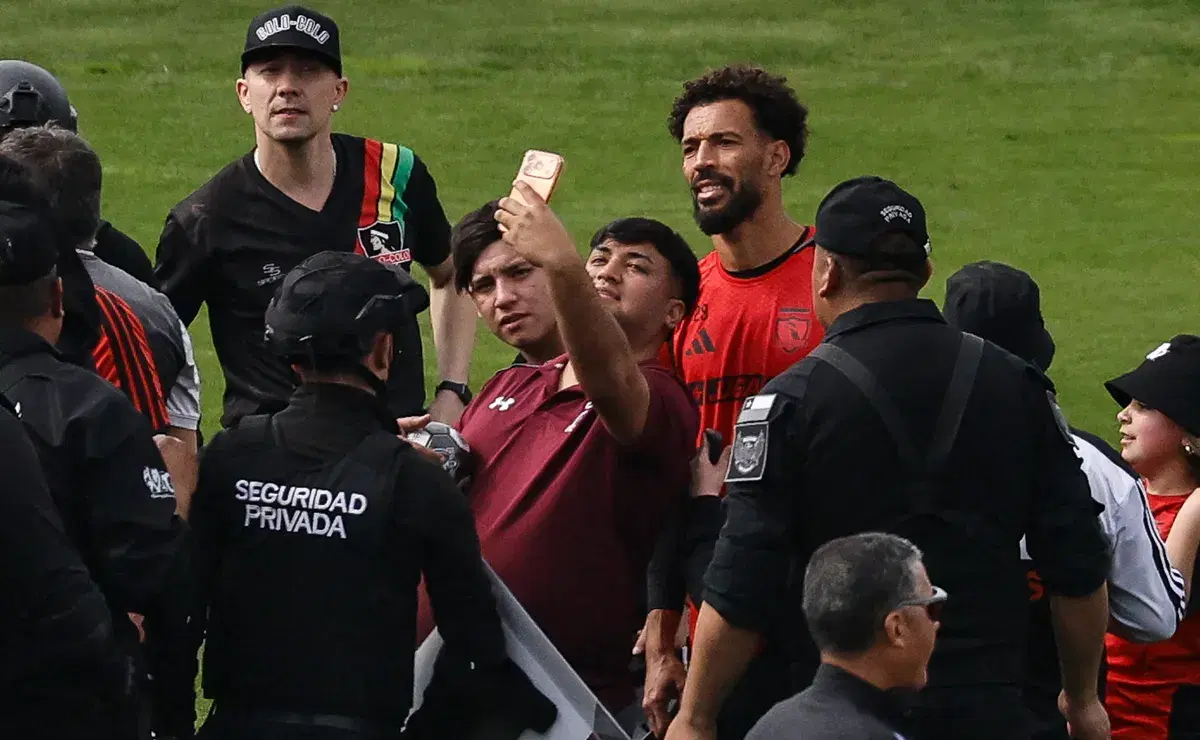 Vozinha vive su primer arengazo en Colo Colo antes del Superclásico