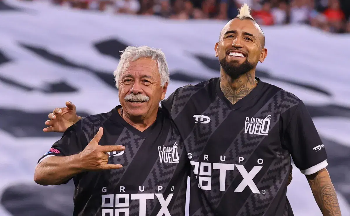 Carlos Caszely asegura que Colo Colo ya es campeón tras ganar el Superclásico: “Entretenida la pelea por el 2° lugar”