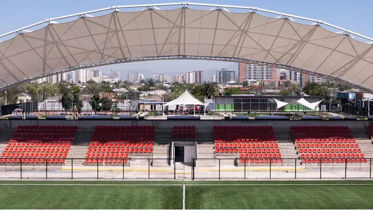 Nuevo Estadio La Montura se estrena para el fútbol chileno en Santiago