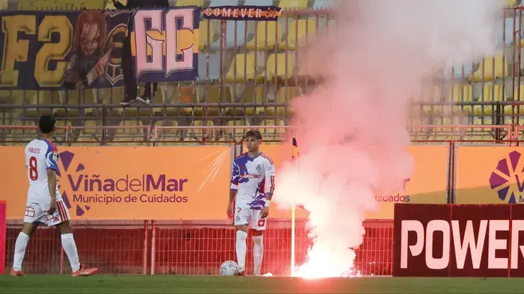 Universidad de Chile enfrenta citación del Tribunal por bengalas en Copa Chile