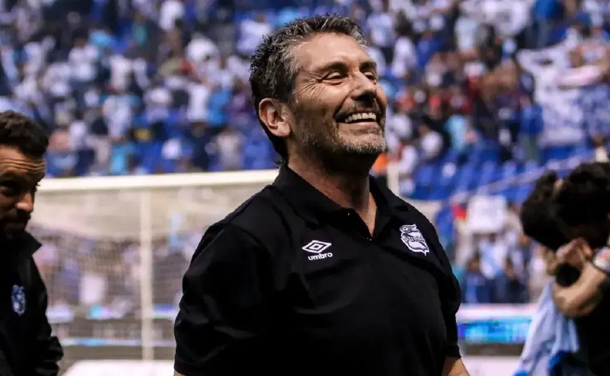 Carlos Poblete recibe una estatua en Puebla por su legado