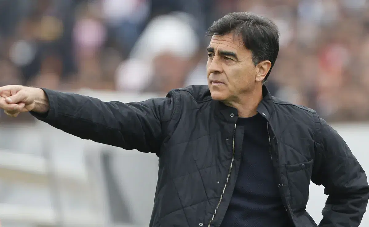Gustavo Quinteros se perfila como candidato para DT de la selección chilena