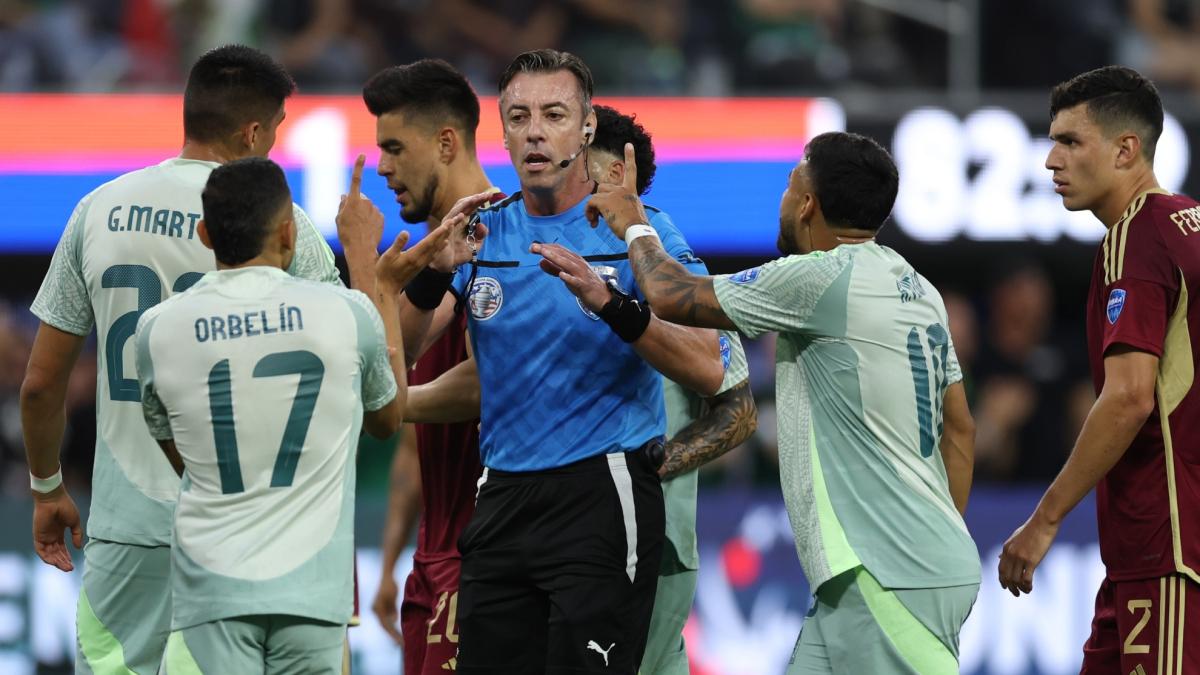 ¿QUIÉN ES EL ÁRBITRO del Estados Unidos vs. Bosnia por 16avos del Mundial? ¡PERFIL y TRAYECTORIA de Raphael Claus!