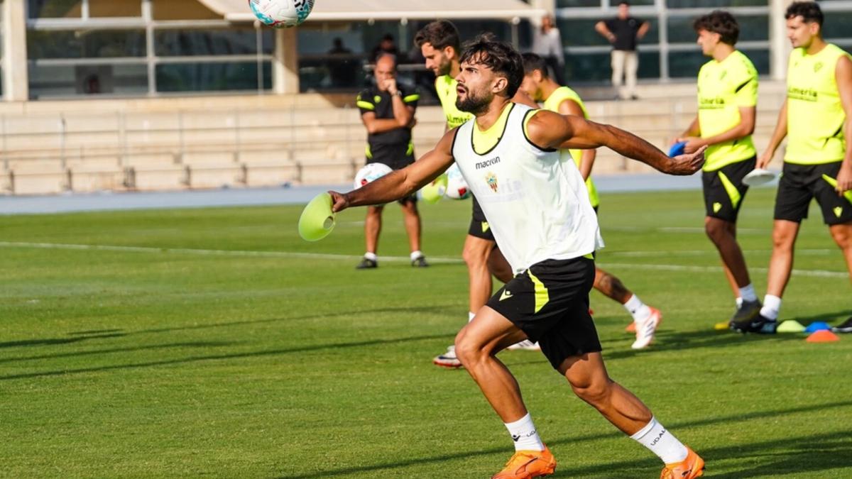 Arnau Puigmal es el único que no entrena en el césped