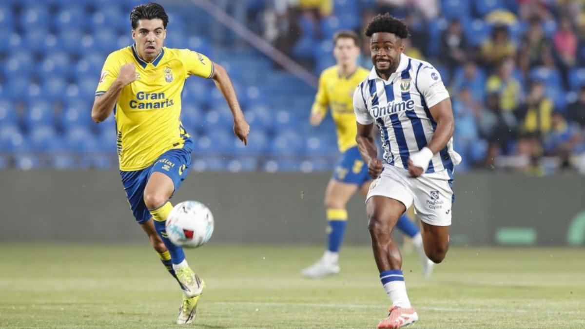 Enrique Clemente regresa y complica fichas en la defensa de Las Palmas