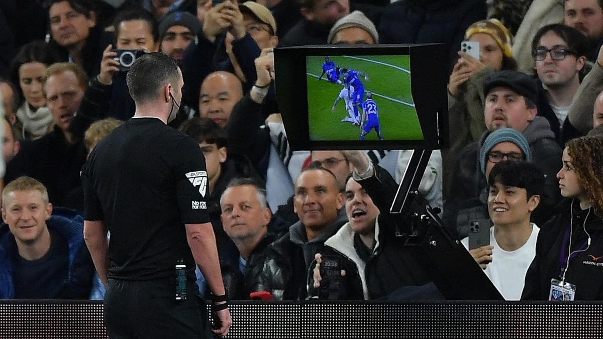 UEFA presenta Clear Line para aclarar el VAR