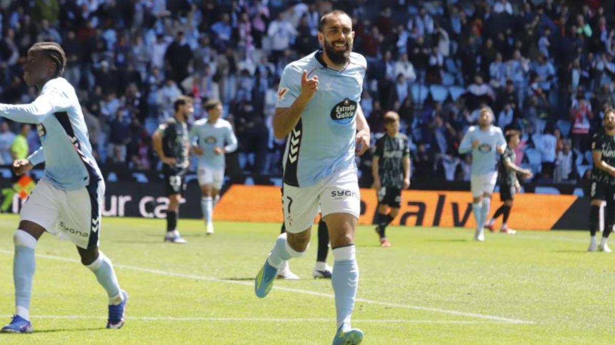 Borja Iglesias suma 17 goles y busca igualar su récord