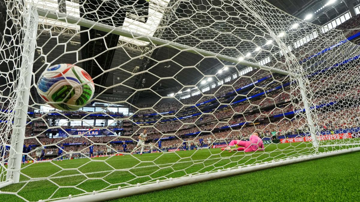 Por qué se ha repetido el penalti de Harry Kane que ha adelantado a Inglaterra ante Croacia: la imagen clave