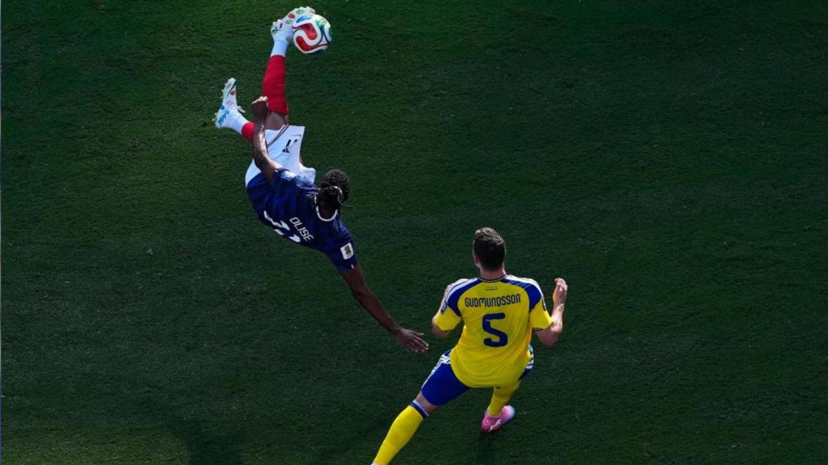 Pero qué has hecho, Olise!? Acarició el gol del Mundial con una chilena espectacular (VIDEO)