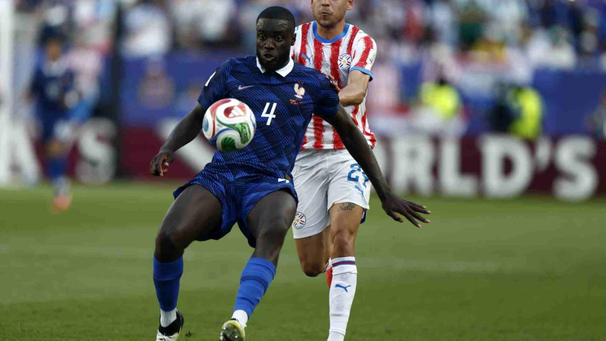 Upamecano defiende concentración de Francia ante polémica arbitral