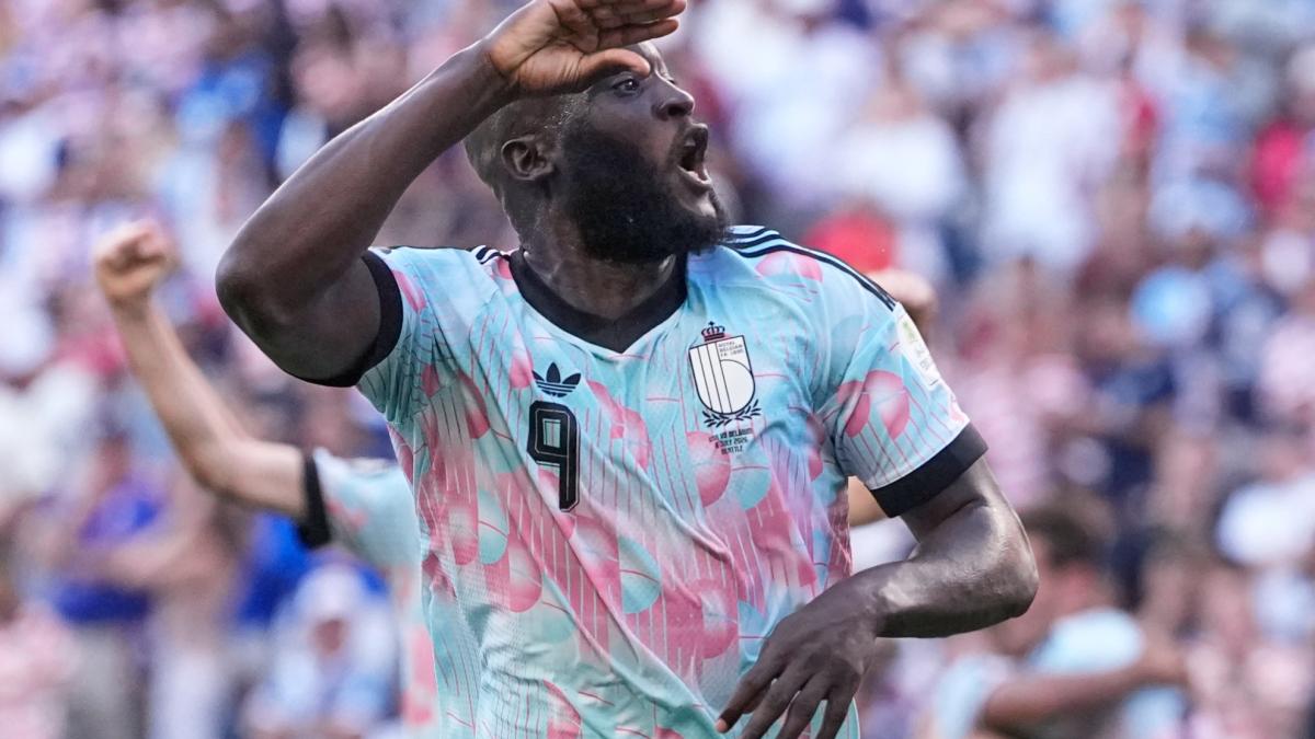 La surrealista camiseta de Bélgica para jugar ante España: "Esto no es una camiseta"