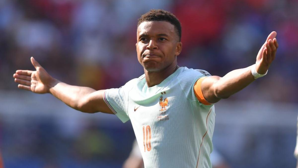 Mbappé sigue a lo suyo... y un cambio por precaución