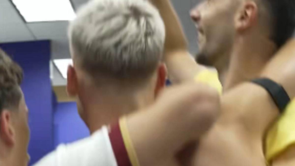 La gran fiesta de España, con "pasos prohibidos" en el vestuario, tras ganar a Francia: "¡Vaya puto recital!"
