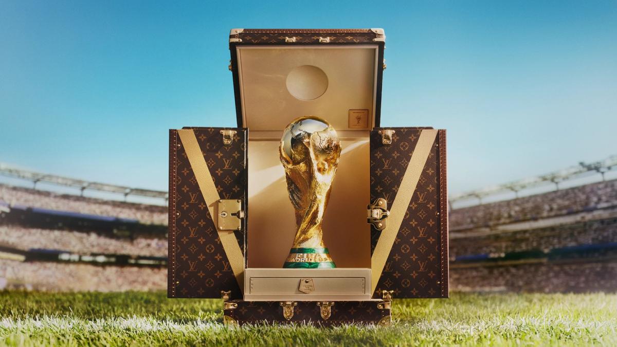 FIFA muestra el exclusivo baúl de Louis Vuitton para el trofeo del Mundial