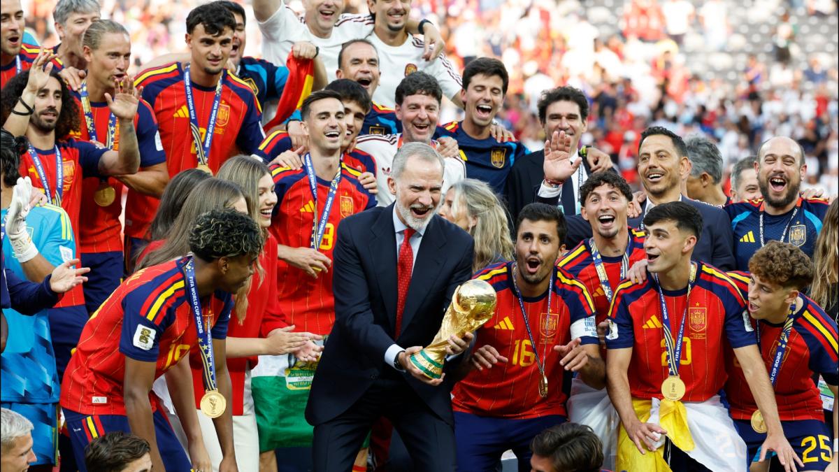 España reaviva la 'maldición' del líder del ranking FIFA