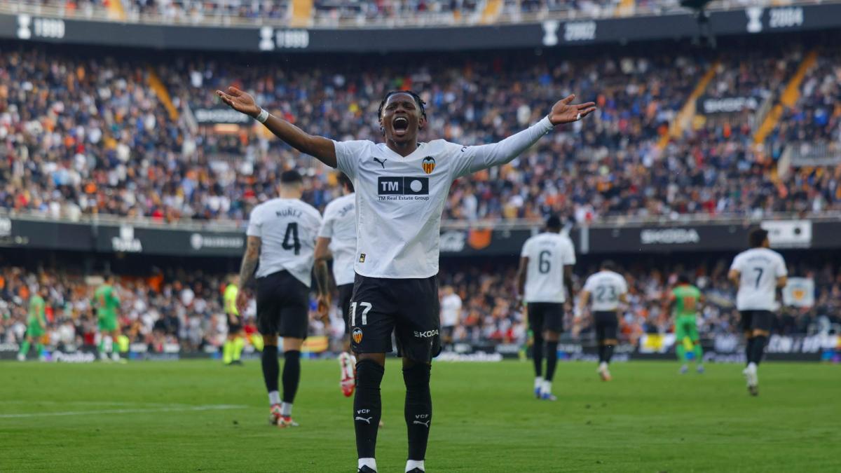 El Leeds deja en tierra a Ramazani que hace fuerza por volver al Valencia