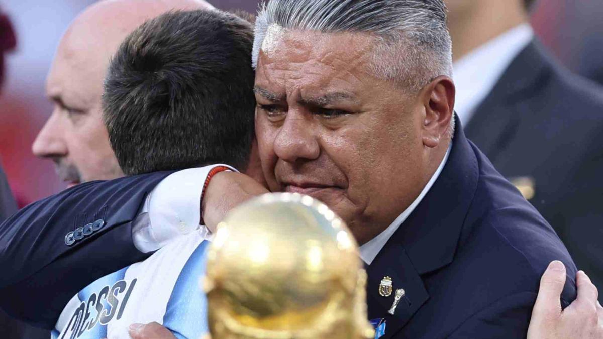 La AFA desmiente que el FBI haya requisado el teléfono del Chiqui Tapia